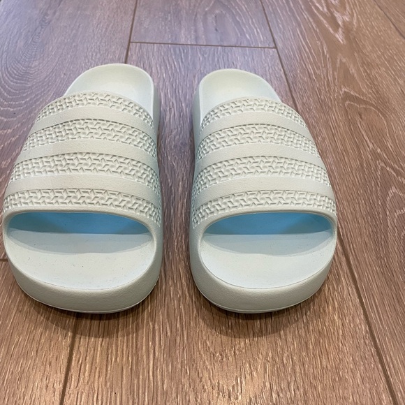 Size 8 Adidas Adilette Ayoon slides new without box - Picture 3 of 9